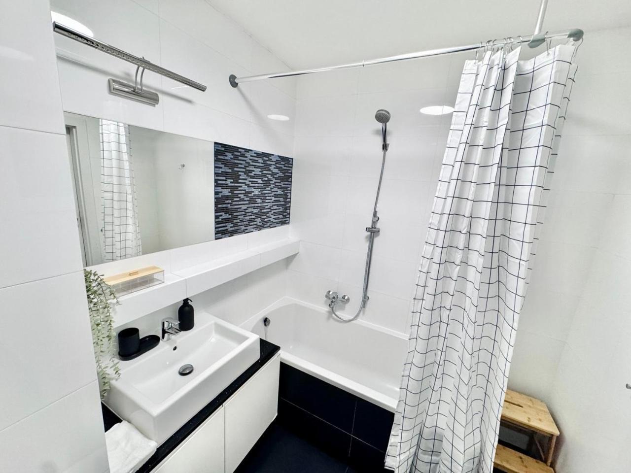 Apartament C- Home4u - With A View Close To Aquapark, Parking In Secured Area